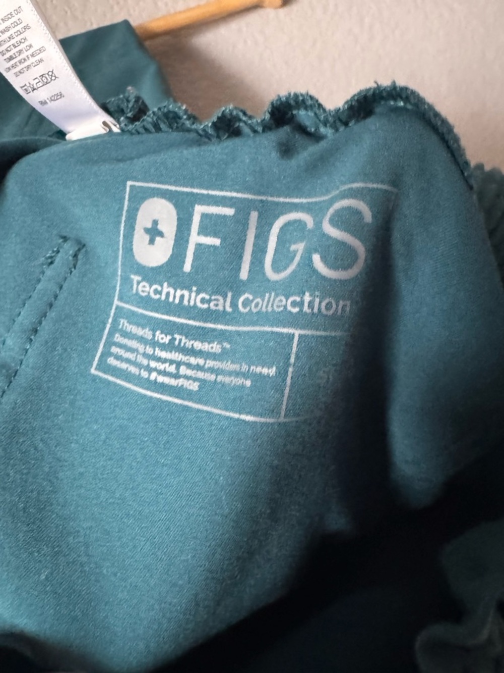 FIGS Caribbean Blue Scrub Set - Catarina XS / Yola Small - Picture 5 of 5